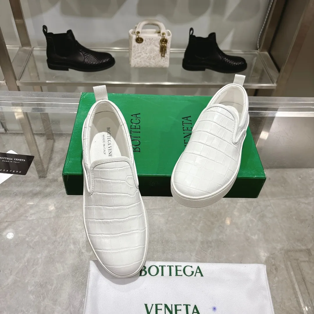 [BV] Top P: 720💰 Couple style, Size: Female 35-39, Male 39--44 (Female 40. Male 38. 45, non-refundable) Bottega Veneta 2025 new model, the highest version in the counter, Bottega Veneta counter synchronization style! Round toe braided slip-on shoes! Imported cowhide leather surface, original molded outsole! 1:1 replica! !